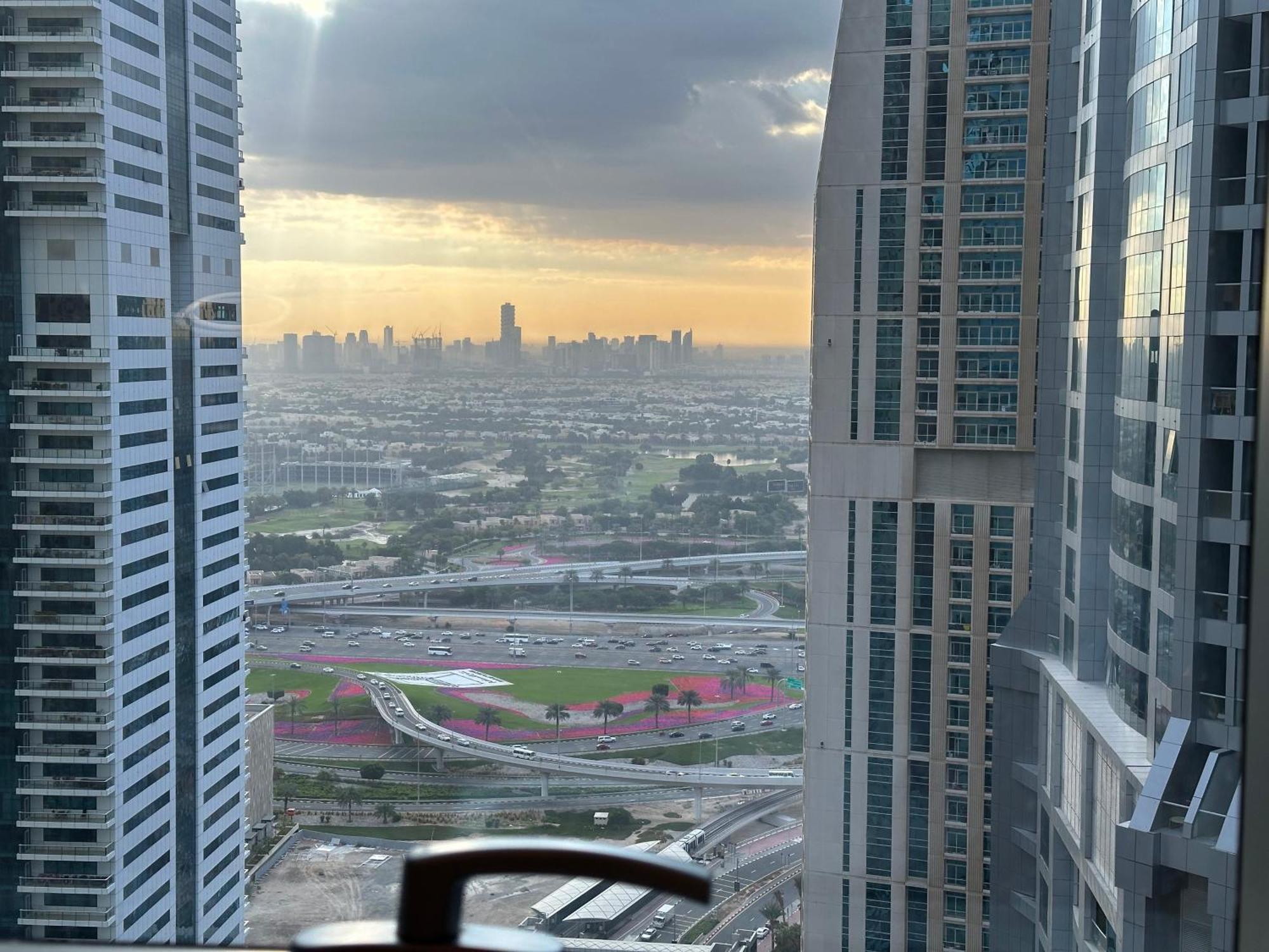 Super Host At Highest Residential Tower In The World, Private Rooms In A Shared Apartment Dubai Esterno foto